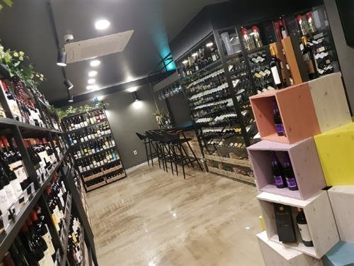 스토리가 있어 더 매력적인 와인샵