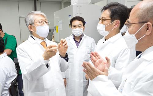 최기영 장관, 항체 진단기기 현장 간담회