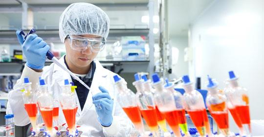 [주말을 여는 책 | 감염의 전장에서] 인류와 감염, 끝나지 않는 전쟁 중