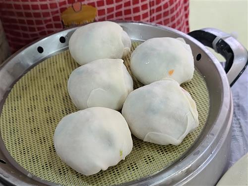 넉넉한 손맛 느껴지는 왕만두, 칼국수