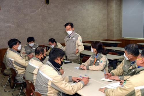 [산재 사망 줄이기 | 산재예방, 안전보건관리 구축이 답!] 웃으며 출근한 모습 그대로 퇴근
