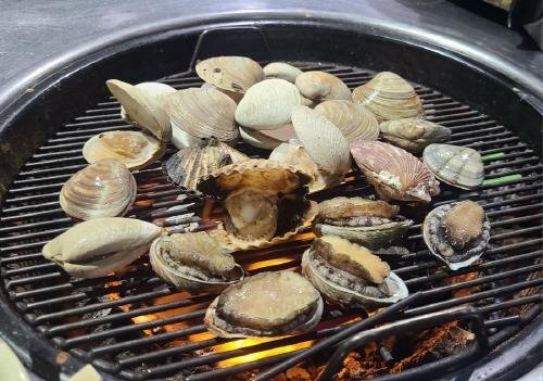 조개구이, 조개찜 무한리필 맛집 ‘조개창고 방배점’