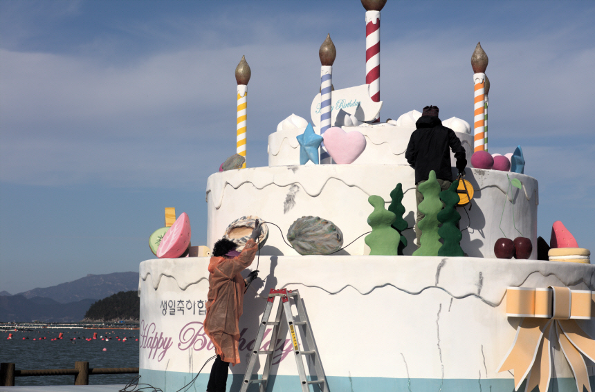 생일도 가면 날마다 생일… 누구나 다시 태어나는 섬