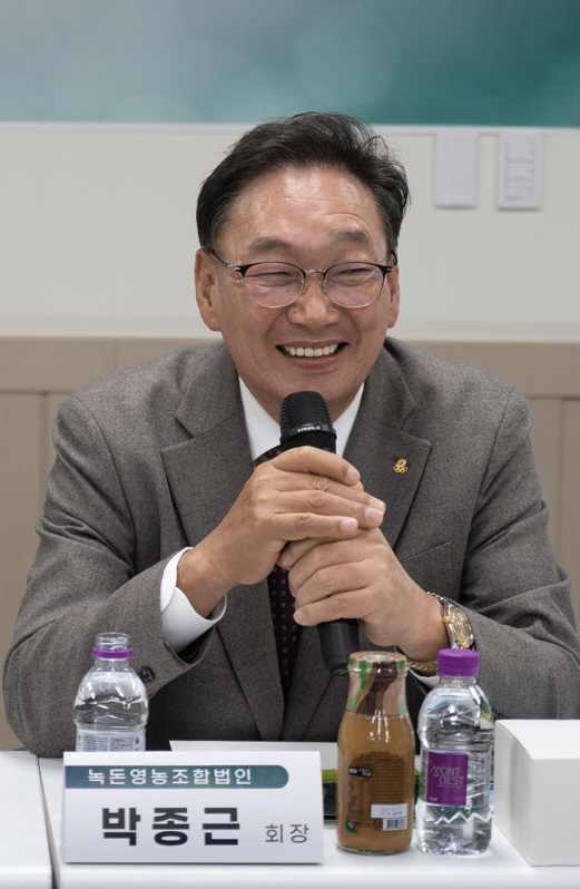 [2025 혁신기업인 열전 ③ 박종근 녹돈영농조합법인 대표]  사료부터 양돈·가공·유통까지…축산업 경영혁신 모범