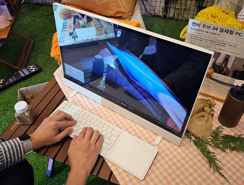 HP, 들고 다니는 올인원, 폴더블 PC 등 이색 제품 선보여