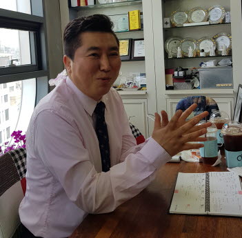 [7월 초대석] 명유석 한국패션디자이너연합회(CFDK) 5대 신임 회장 · 밀스튜디오 대표