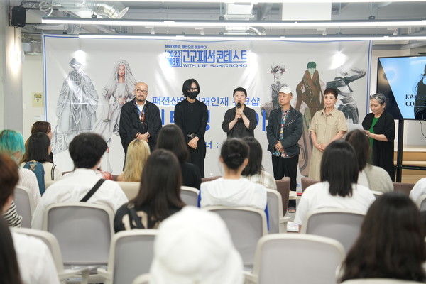 이상봉 , 제8회 고교패션콘테스트 9월 23일 성대한 패션쇼