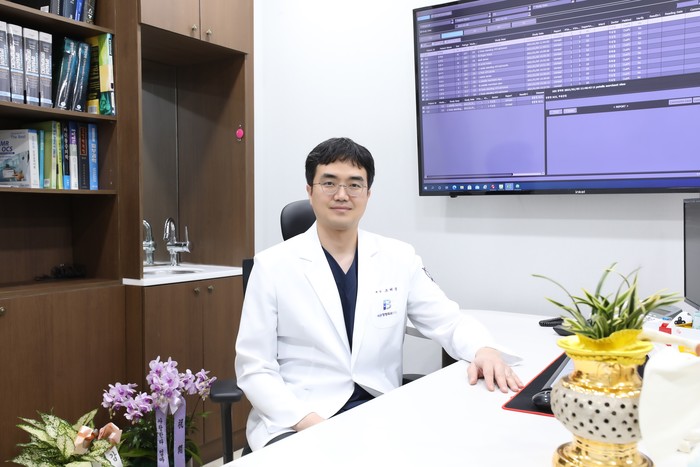 욱신욱신 발통증, 족저근막염, 등 의심해봐야… 정형외과 비수술치료 도움