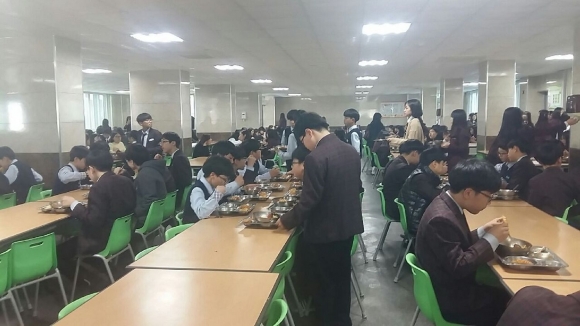 울진, 학교급식 지원 ‘1석2조’ 