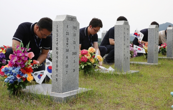 (포토) ‘호국영령들을 찾아서…’