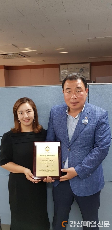 이수경 위원장, 문경 오미자 美수출 이바지