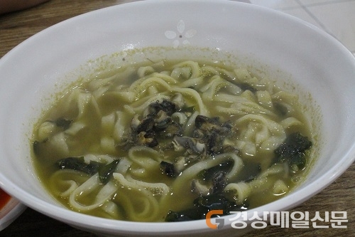 현지인들에게 입소문난 제주 중문 맛집 <중문 국수마을>의 비결
