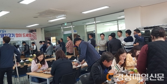 고령, 돼지고기 소비촉진 행사…양돈농가 돕기 최선