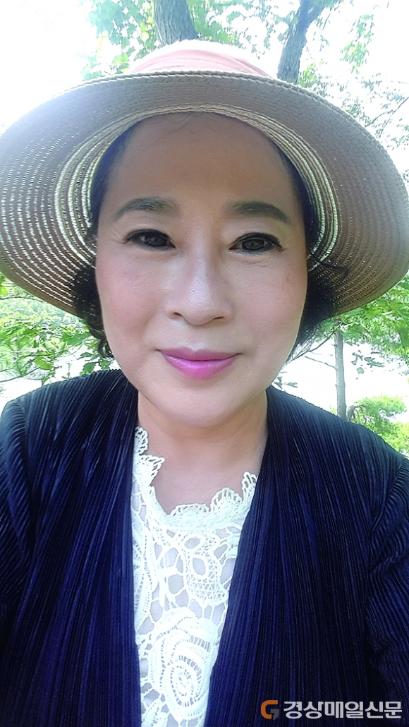 <詩境의아침>사람을 쬐다/유홍준