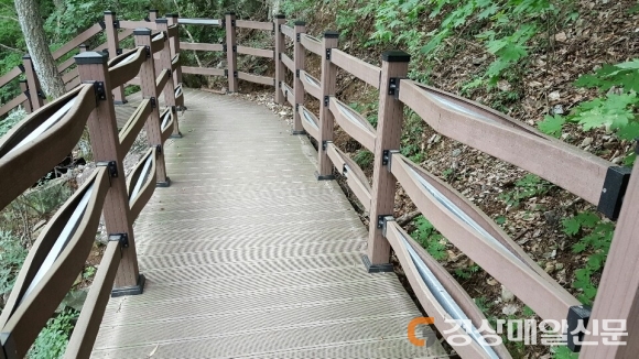 포항 내연산 안전난간 불량자재 사용 의혹