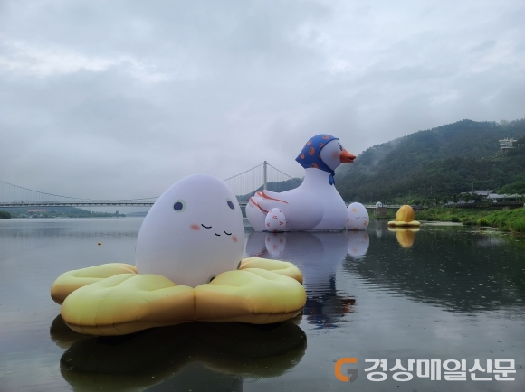 상주, 낙동강 수상에 오리알 조형물 전시