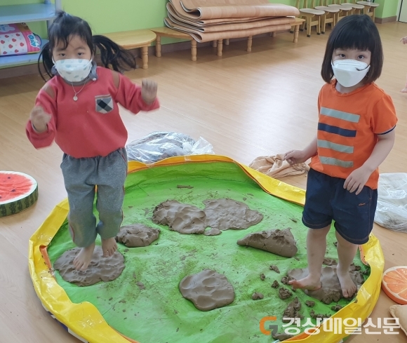 영천초 병설유치원, ‘흙이랑 놀자’ 체험활동 실시