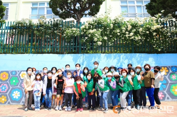 대구 수성구 만촌2동 새마을부녀회, 동원초등학교 담장 벽화 완성