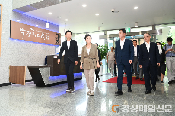 박근혜 前대통령, 박정희대통령생가 방문