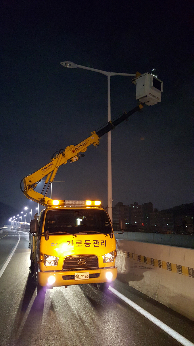 대구공공시설관리공단, 자동차전용도로 가로등 야간 정비작업