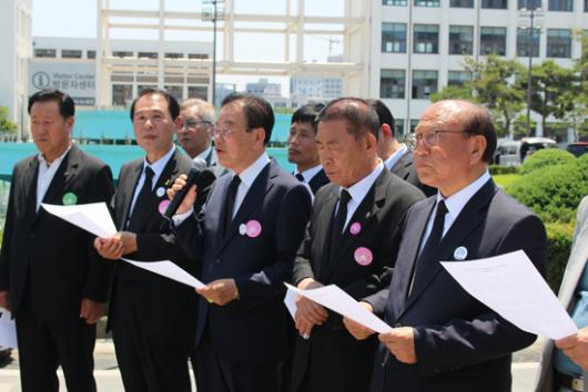 모든 수단 동원 임 행진곡 논란 끝낸다
