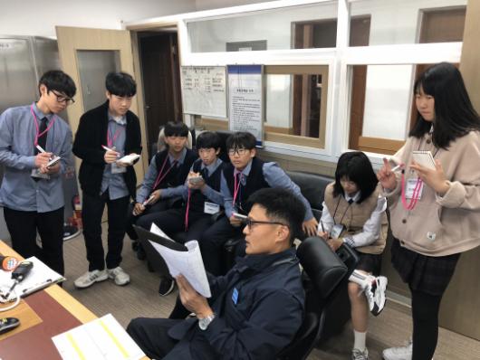 한국언론진흥재단·본보-장성 삼계중학교 일일 기자체험- 광주역은 24시간 운행 중
