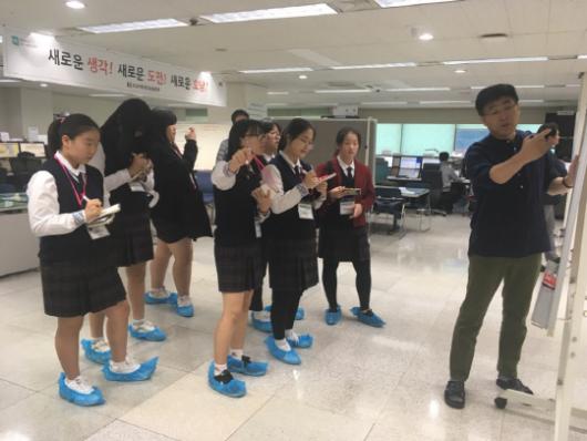 한국언론진흥재단·본보-장성 삼계중학교 일일 기자체험- 빠르고 편리한 서비스 제공 KT북광주지사