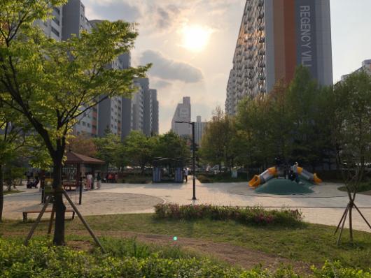 놀이시설 없애 아이들 쫓아내는 ‘어린이 공원’