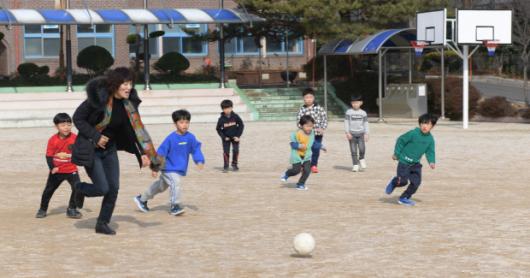 너무 따뜻한 겨울…운동장이 좋아요