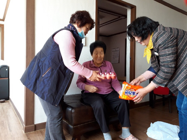 한국감정원 광주지사, 장흥지역자활센터에 후원금 전달