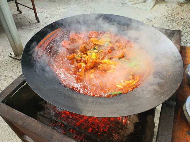 사랑방미디어 추천 광주 맛집- 삼거리농원(담양 봉산면) 자연에서 즐기는 매콤한 닭볶음탕