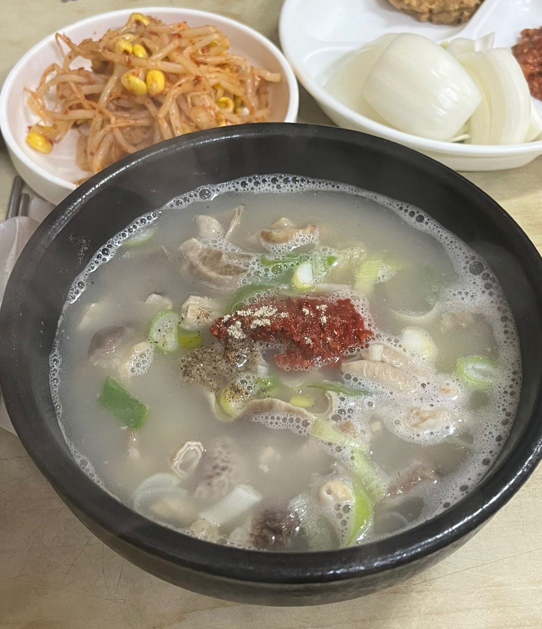 [무슐랭] 가성비 1등 광주역 근처 5천원 국밥집···고향맛식당