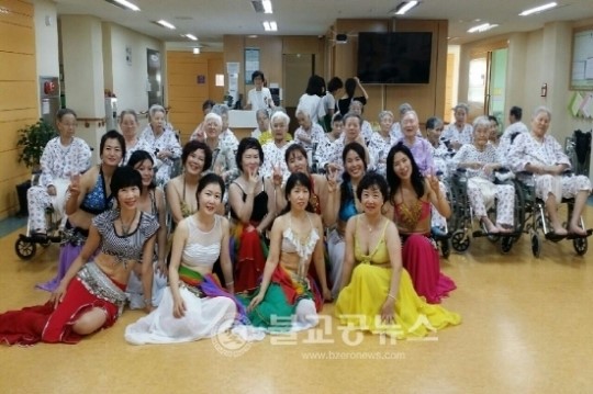 분평동 밸리댄스교실회원, 참사랑병원 봉사