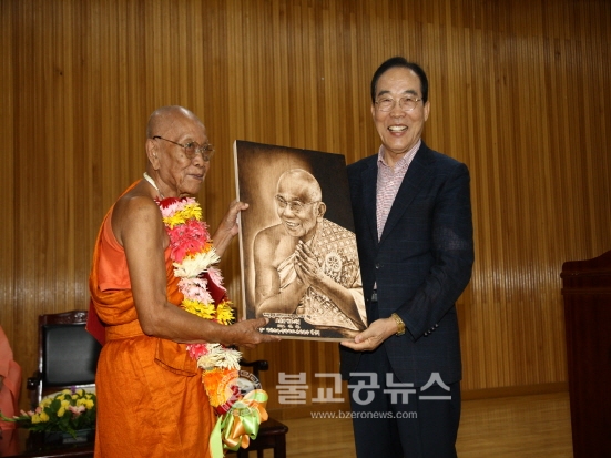 캄보디아 승왕 뛥붱 스님, 보은군 방문