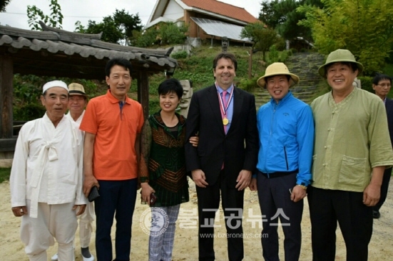 마크 리퍼트 미 대사, 오박사 마을 방문