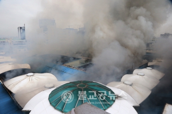 [포토뉴스] 대구 서문시장 화제 발생