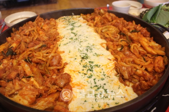 강릉에서 맛보는 솔올통나무 치즈닭갈비
