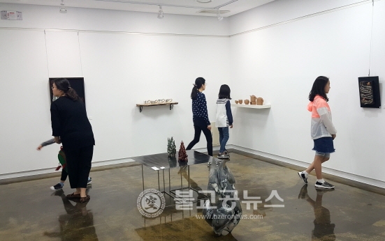 유성구 노은도서관, 아름다운 공예작품 전시