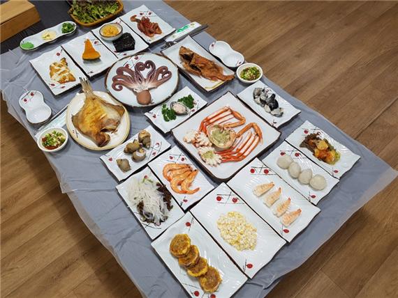 속초 맛집 북한횟집, 여름철 별미 대게 코스 요리로 차별화