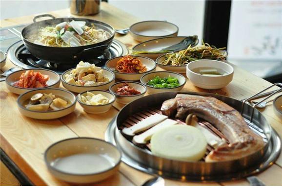공주 맛집 숯불화로 최고집, 차별화된 드라이 에이징 삼겹살로 인기