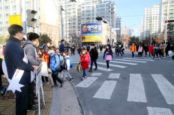 안동시, 어린이 등굣길 교통안전캠페인에 나선다.