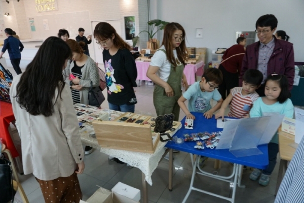 청주 2018주말공예장터 첫 개장 성료