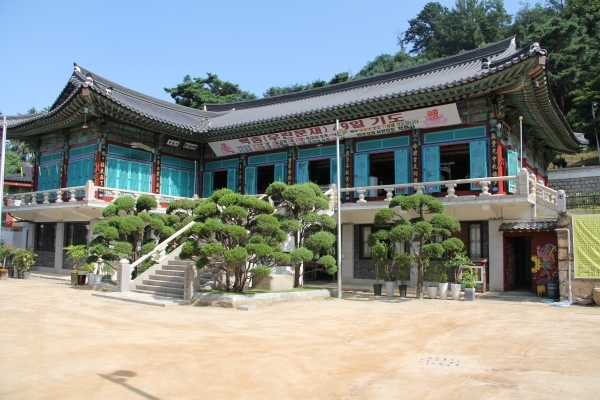 태고종 백련사 설산스님, 동방불교대학 도서 기증