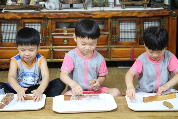 옥천 색동유치원, 우리 농산물 사랑이 쑥쑥 자라요