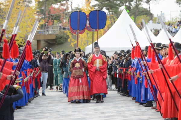 [포토뉴스] 제6회 세종축제, 세종대왕 어가행렬 재현