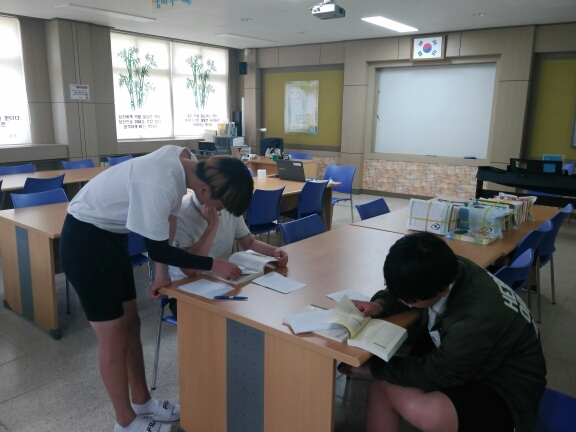 송학중, 책 읽으면서 함께 노는 도서관 행사