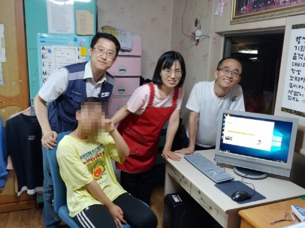 늑대와여우 컴퓨터 박진수 대표, 옥천읍 취약계층 컴퓨터 기증