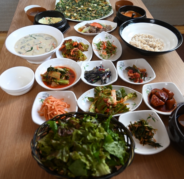구수한 보리밥 정식 드시러 오세요. 옥천 얼룩배기 보리밥