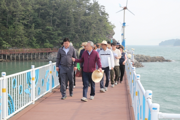 윤상기 군수, 생태·휴양섬 대도 현장점검