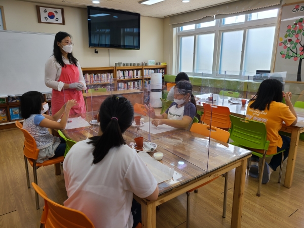 옥천 군서초, 함추름교육과정 복숭아 가공체험 교육 실시